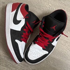Air Jordan 1 Retro Low Sneaker SE